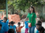 Mai Thu Huyền tất bật làm từ thiện cuối năm